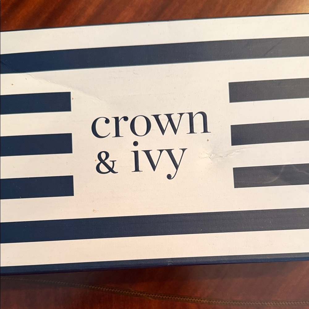 Crown & Ivy Black Flats with Gold Chain Detail - Picture 3 of 4
